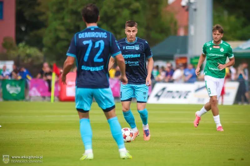 Czas się otrząsnąć i trochę podciągnąć - zapowiedź meczu Pogoń Siedlce vs Arka Gdynia